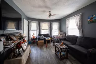 27 Short St, Pawtucket, RI 02861 - Photo 2