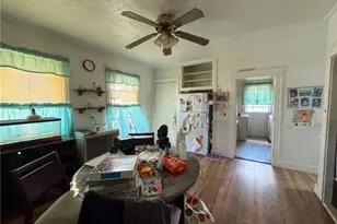 27 Short St, Pawtucket, RI 02861 - Photo 4