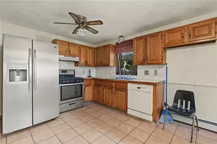 29 Stillwater Ave, Providence, RI 02908 - Photo 2