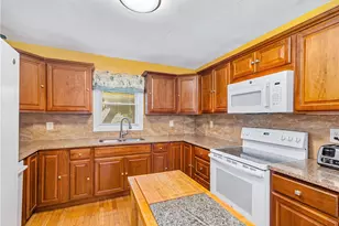 39 Bolton Ave, Providence, RI 02908 - Photo 26