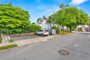 39 Bolton Ave, Providence, RI 02908 - Photo 6