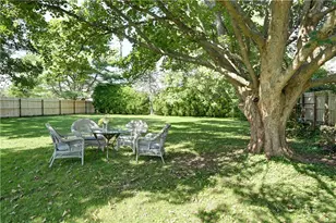 222 Peckham Ave, Middletown, RI 02842 - Photo 8