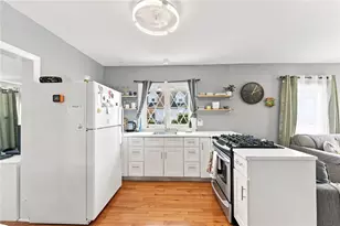 353 Smithfield Ave, Pawtucket, RI 02860 - Photo 6