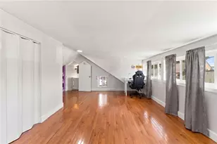 353 Smithfield Ave, Pawtucket, RI 02860 - Photo 14