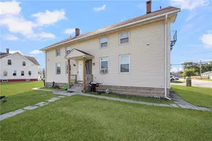 54 Balckburn Ave, Warwick, RI 02886 - Photo 4