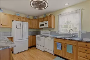 231 Maple Ave, Newport, RI 02840 - Photo 8
