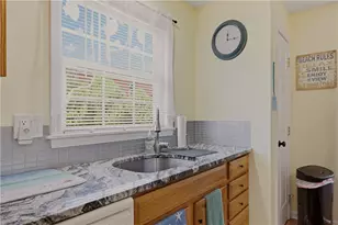 231 Maple Ave, Newport, RI 02840 - Photo 6