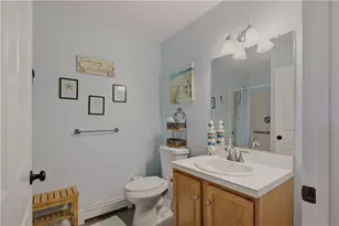 231 Maple Ave, Newport, RI 02840 - Photo 8