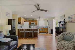 231 Maple Ave, Newport, RI 02840 - Photo 4
