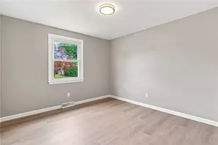 30 Verdant Dr, Cranston, RI 02920 - Photo 12