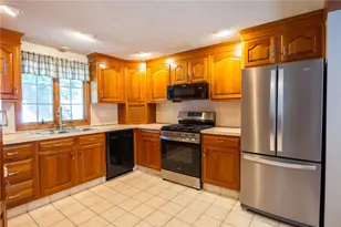 14 Sutton St, Smithfield, RI 02828 - Photo 10