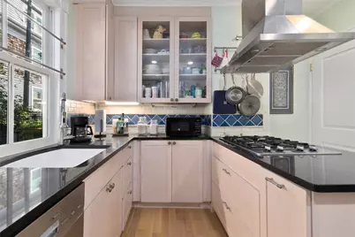 35 Mt. Vernon Street, Newport, RI 02840 - Photo 18
