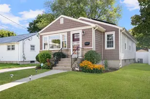 18 Pine St, North Providence, RI 02911 - Photo 2