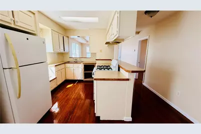384 Metacom Avenue, Warren, RI 02885 - Photo 2