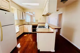 384 Metacom Ave, Warren, RI 02885 - Photo 2