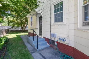 37 Trenton St, Pawtucket, RI 02860 - Photo 22