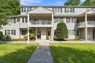 106 Trellis Dr, West Warwick, RI 02893 - Photo 2