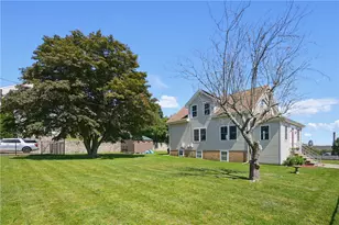 40 Walnut St, Tiverton, RI 02878 - Photo 4