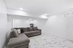 148 Hunts Ave, Pawtucket, RI 02861 - Photo 32