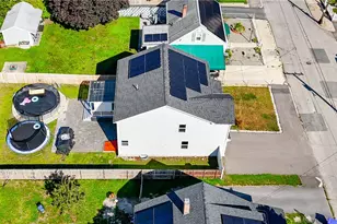 148 Hunts Ave, Pawtucket, RI 02861 - Photo 4