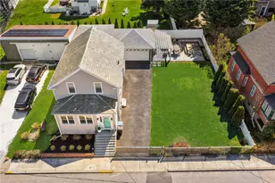 4 Vaughan Ave, Newport, RI 02840 - Photo 1