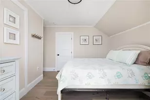 4 Vaughan Ave, Newport, RI 02840 - Photo 8