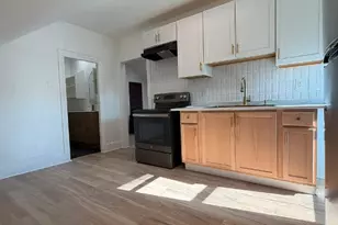 36 Pine St, Pawtucket, RI 02860 - Photo 2