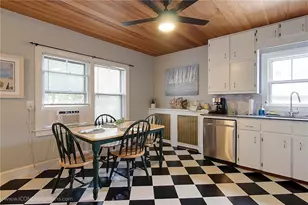 28 Narragansett Ave, Newport, RI 02840 - Photo 6