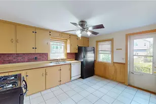 19 Paul St, Pawtucket, RI 02861 - Photo 8