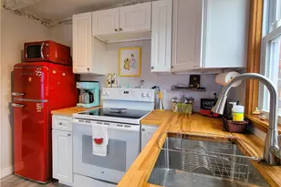 10 Collins St, Newport, RI 02840 - Photo 6