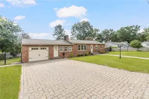 56 Fashion Dr, Warwick, RI 02886 - Photo 4