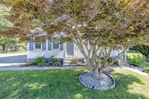 737 Putnam Pike, Smithfield, RI 02828 - Photo 4