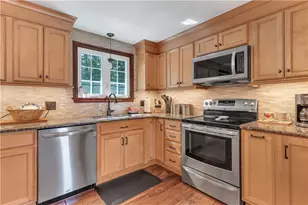 139 Ray Ave, Woonsocket, RI 02895 - Photo 8