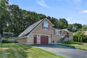 139 Ray Ave, Woonsocket, RI 02895 - Photo 2