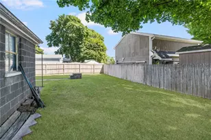 26 Gurney St, East Providence, RI 02914 - Photo 44
