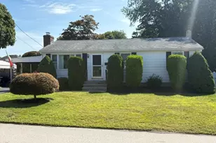 18 Barnold St, West Warwick, RI 02893 - Photo 2
