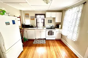 327 Spring St, Newport, RI 02840 - Photo 2