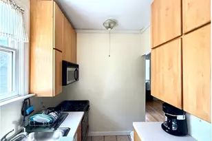 11 Old Beach Rd, Newport, RI 02840 - Photo 4
