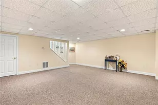 500 Mendon Rd, Cumberland, RI 02864 - Photo 16