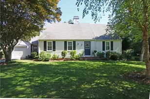 5 North Dr, Middletown, RI 02842 - Photo 1