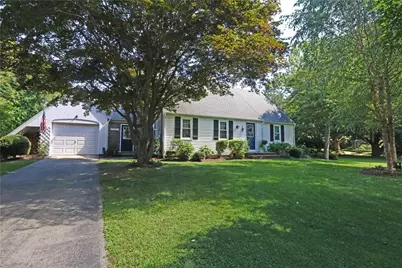 5 North Drive, Middletown, RI 02842 - Photo 2