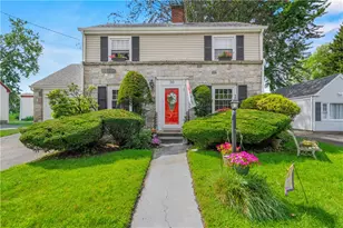 30 Beacon Cir, Cranston, RI 02910 - Photo 1
