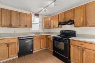 180 Beechwood Ave, Pawtucket, RI 02860 - Photo 4