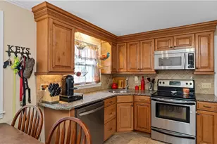27 Merry Mount Dr, Warwick, RI 02888 - Photo 12
