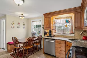 27 Merry Mount Dr, Warwick, RI 02888 - Photo 10