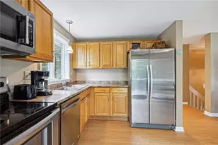 17 Clara Ln, Narragansett, RI 02882 - Photo 8