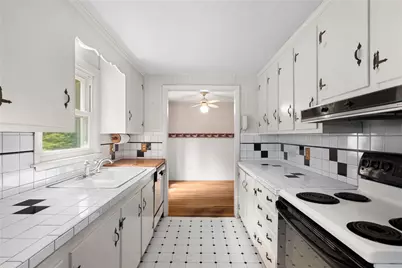 108 Longfellow Drive, Warwick, RI 02818 - Photo 8