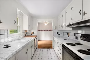 108 Longfellow Dr, Warwick, RI 02818 - Photo 8