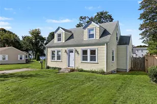 18 Townsend Dr, Barrington, RI 02806 - Photo 2