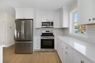 19 Wood St, Warwick, RI 02889 - Photo 12